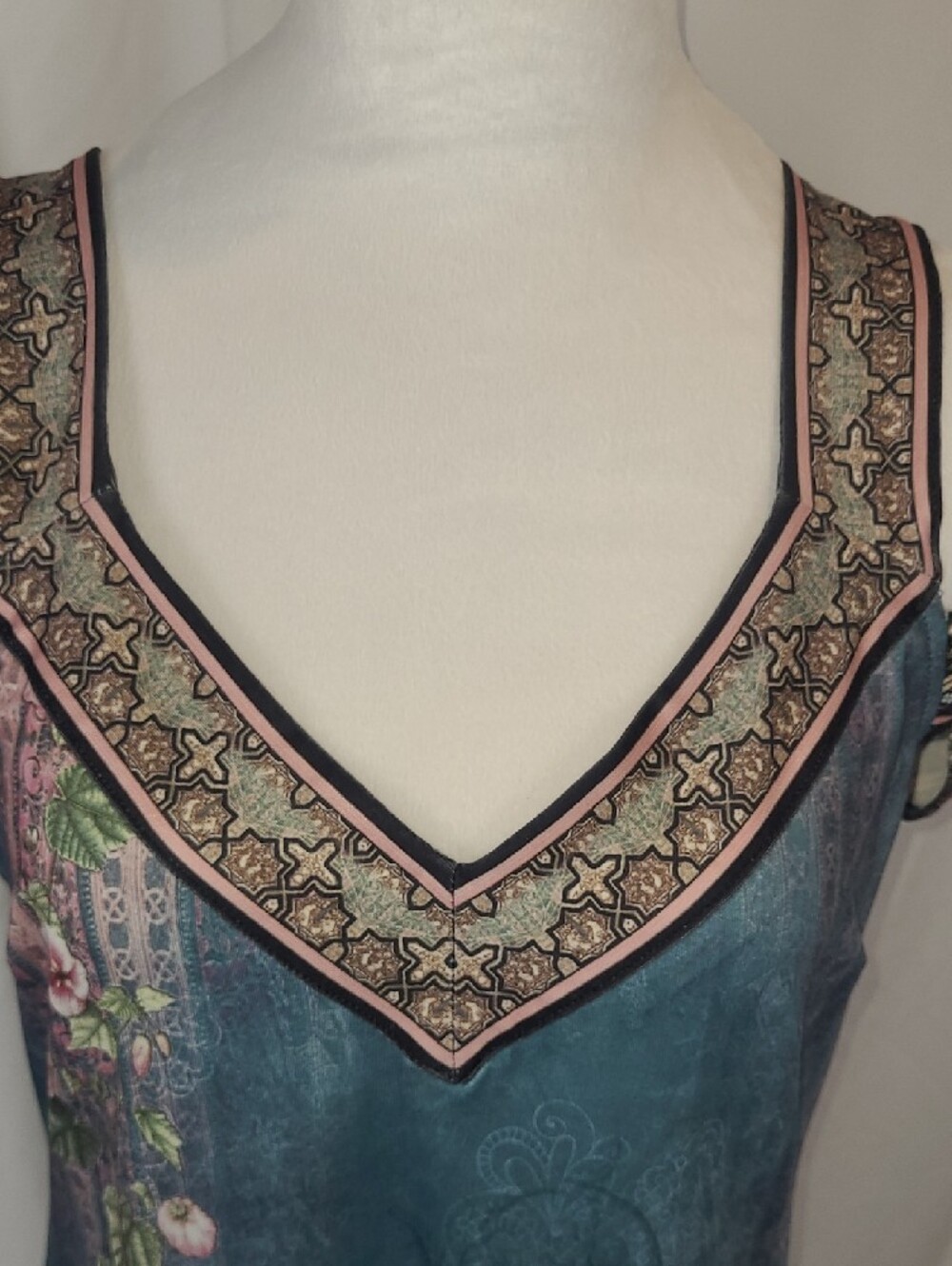 Boho Blue Floral Cold Shoulder V-Neck Summer Dress - Size MEDIUM - Picture 5 of 13